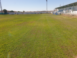 jardinería y mantenimiento en Trujillo escarificado campo de fútbol